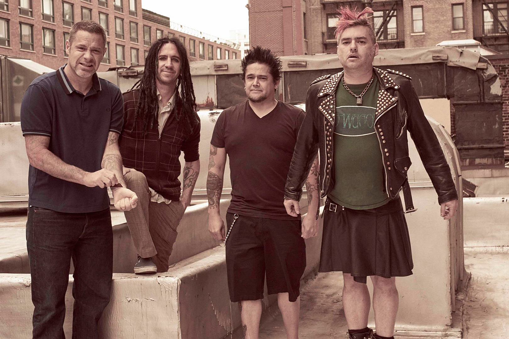 NOFX em zoeira estúpida sobre tiroteio