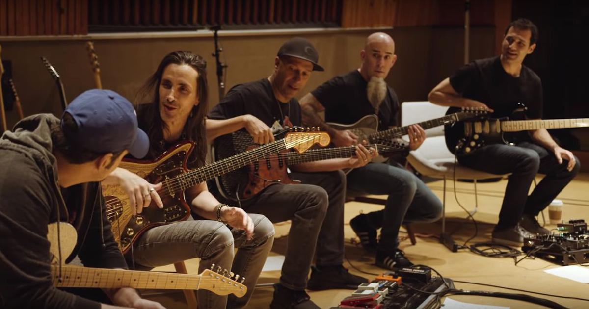 Tom Morello, Scott Ian, Nuno Bettencourt e Brad Paisley tocam tema de GOT