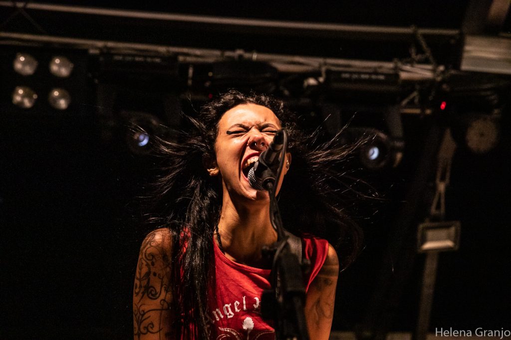 Fernanda Lira da Nervosa e a força da mulher no mundo do metal