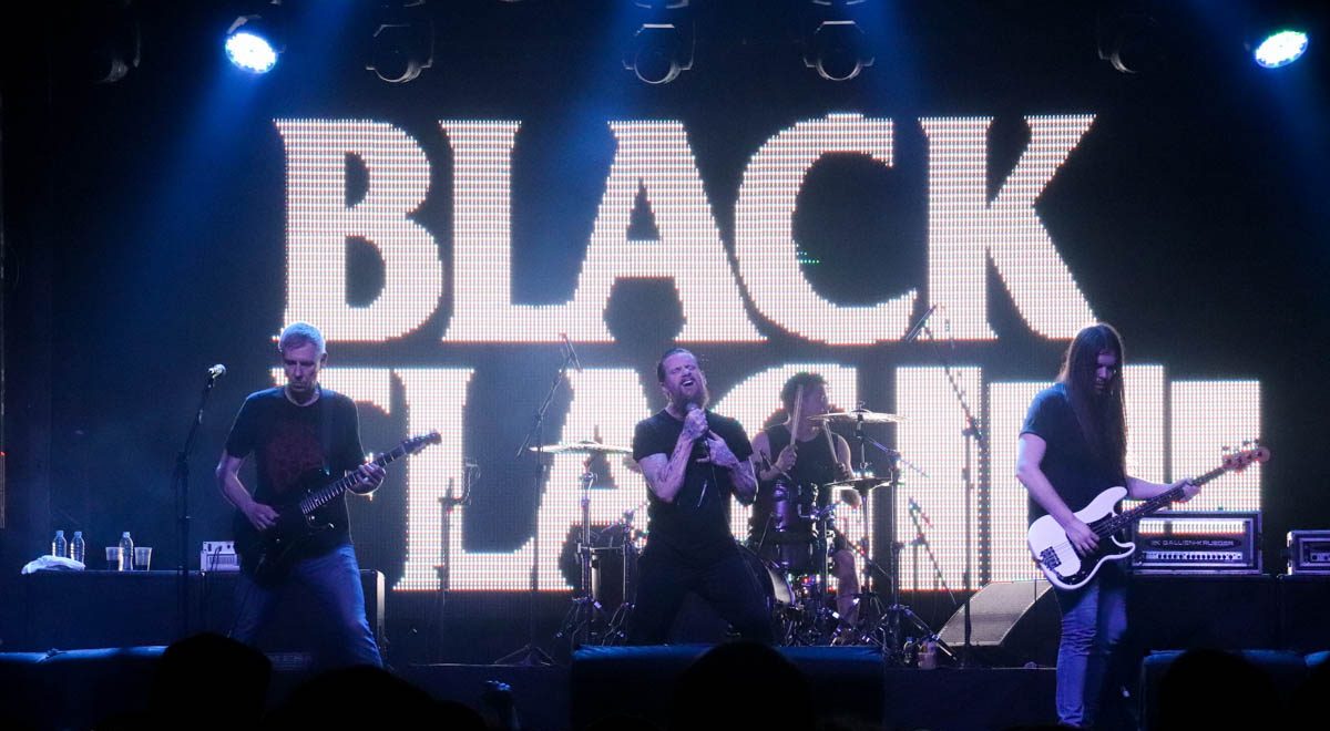 Black Flag faz apresentação intensa em SP, mas sem interação com o público
