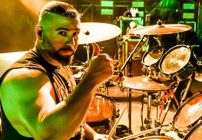 John Dolmayan do System of a Down volta a polemizar com teorias sobre a Covid-19