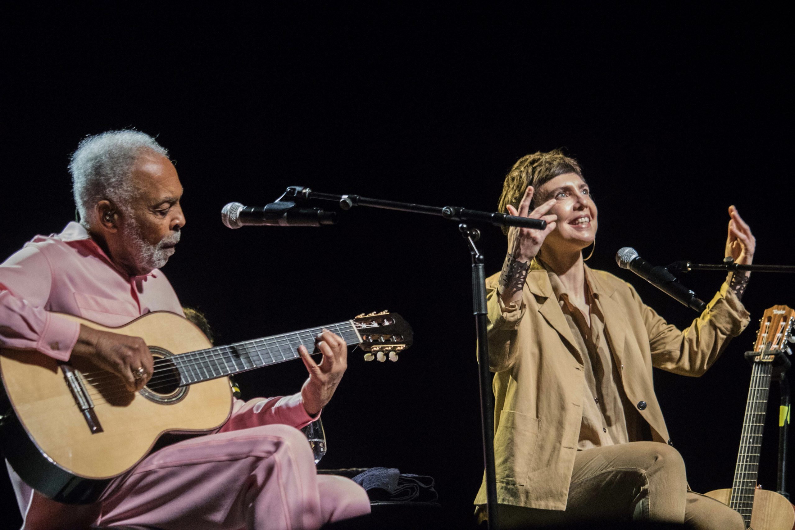 A paz de Gilberto Gil e Adriana Calcanhoto invade o Coliseu de Lisboa