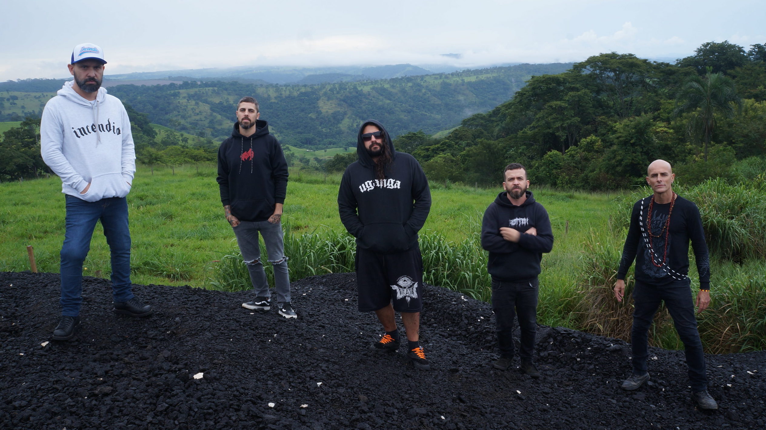 UGANGA divulga título, capa e nomes das faixas do novo álbum de estúdio