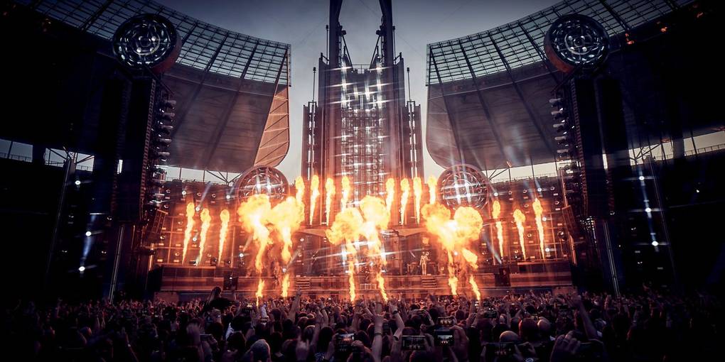 Sinta o Rammstein: banda traz cegos ao palco