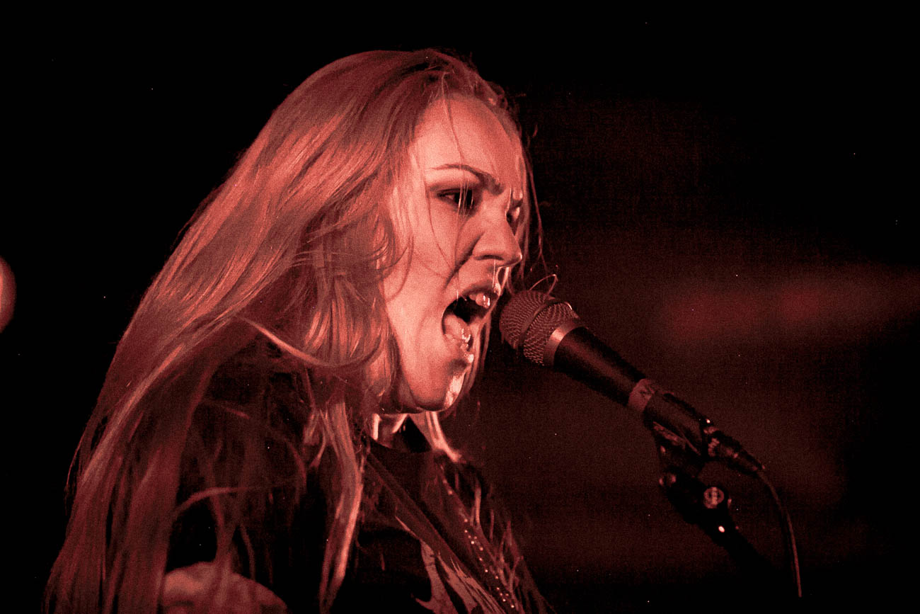 Prika Amaral estreia como vocalista da Nervosa em festival na Noruega