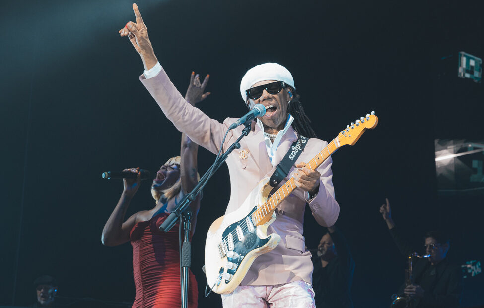 Nile Rodgers & Chic: vencedor dos Grammys faz público dançar durante noite mágica em Berlim