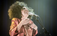 Vanessa Moreno lança “Solar” em noite animada no palco da Casa Natura Musical