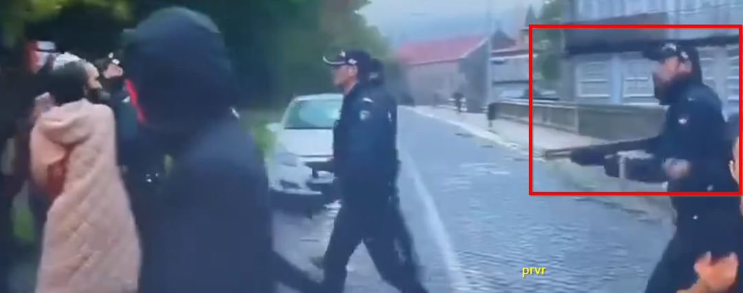 Policial aponta arma para grupo de jovens antifascistas em Guimarães